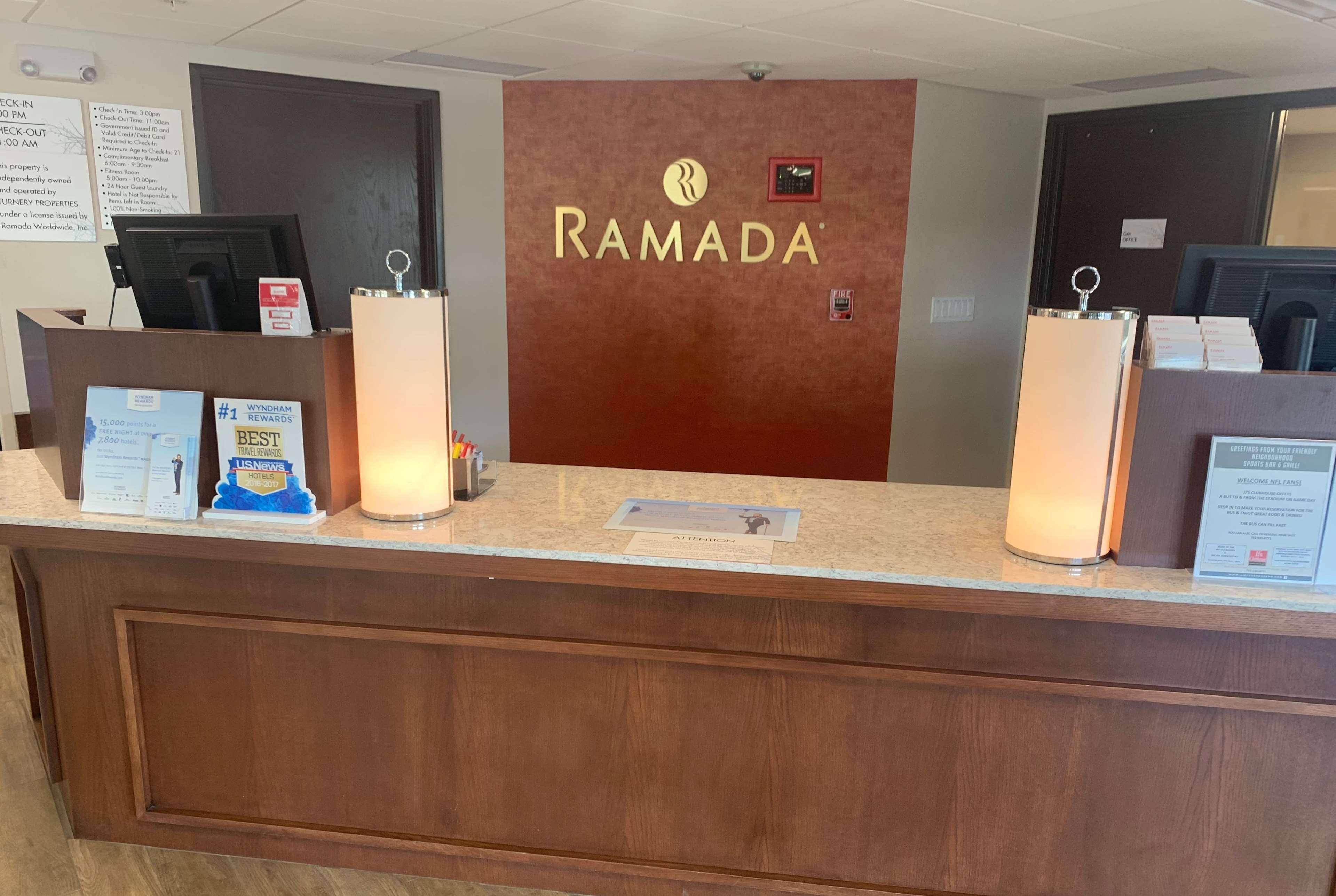 Ramada By Wyndham Minneapolis Golden Valley Exterior photo
