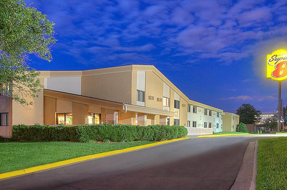 Ramada By Wyndham Minneapolis Golden Valley Exterior photo
